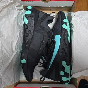 NIKE REACT ELEMENT 55 Black Aurora Green